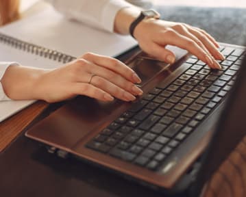 Cum să folosești ChatGPT pentru a scrie un CV (+sfaturi rapide)