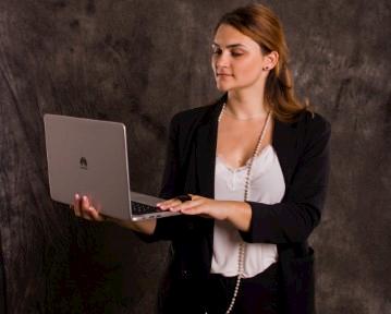 Ar trebui să incluzi o dată de naștere în CV-ul tău?
