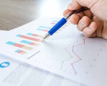8 exemple de CV-uri pentru finanțe și ghid de scriere
