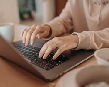Top 6 programe gratuite de creare a CV-urilor bazate pe inteligență artificială pe care le poți încerca astăzi