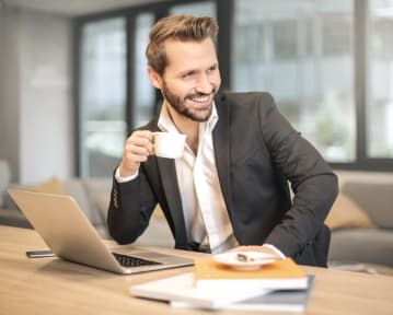 Ghid pentru CV-ul unui manager: Cum să scrii + Exemple pentru 2025