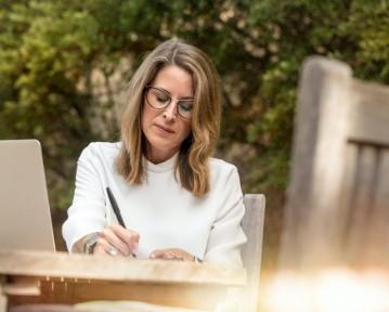 Ce să incluzi într-un CV: 6 secțiuni esențiale ale CV-ului